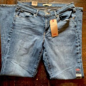 NWT Classic Bootcut Levi’s Jeans